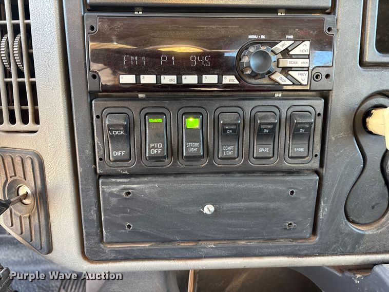 image for item EU4847 2013 International 4400 SBA bucket truck