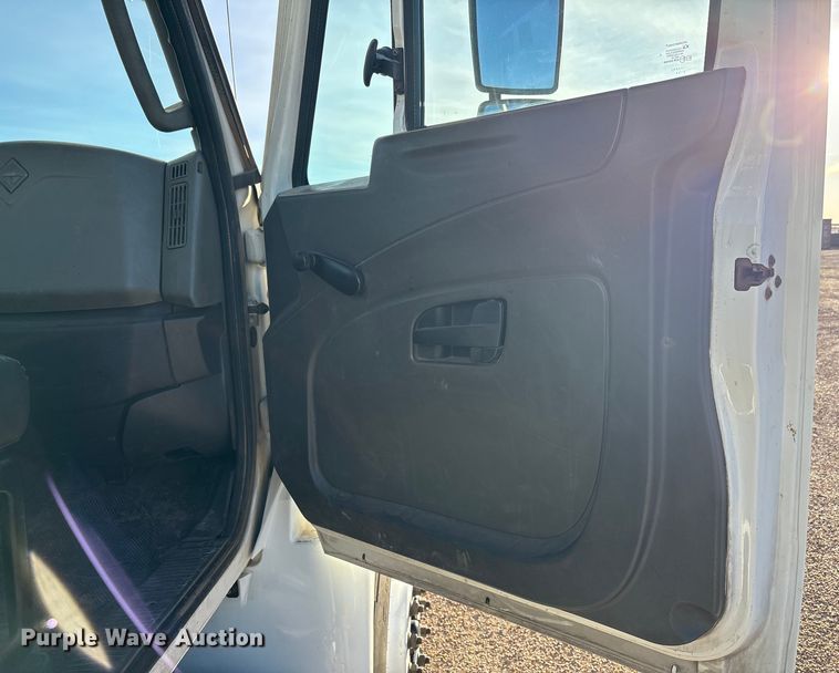 image for item EU4847 2013 International 4400 SBA bucket truck