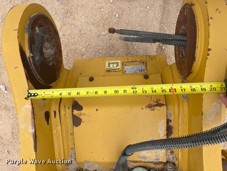 image for item EU4854 2018 Caterpillar 349TB excavator quick coupler