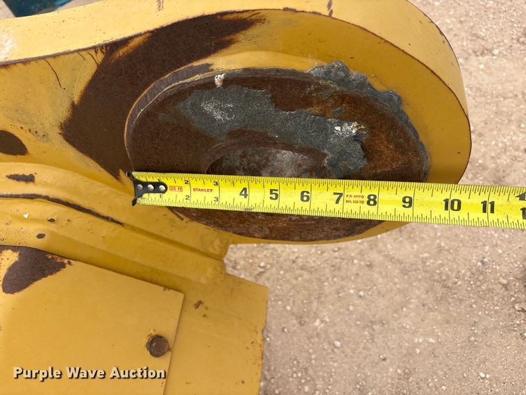 image for item EU4854 2018 Caterpillar 349TB excavator quick coupler