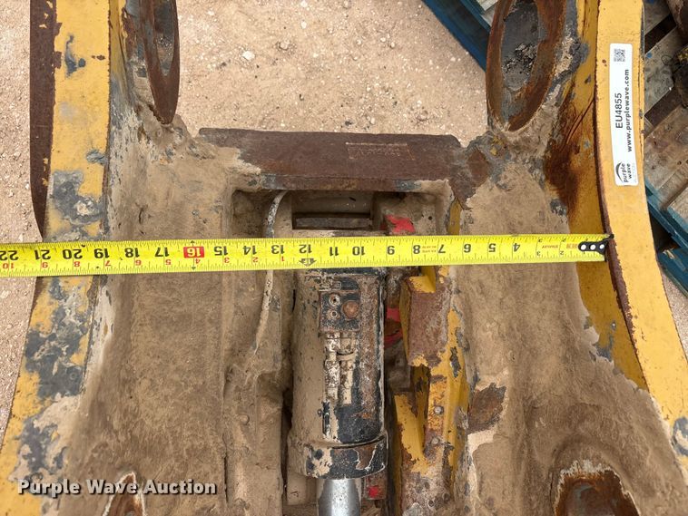 image for item EU4855 Caterpillar excavator quick coupler