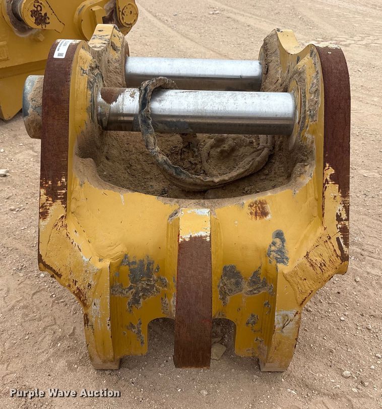 image for item EU4856 2021 Caterpillar VB linkage excavator quick coupler