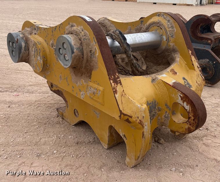 image for item EU4856 2021 Caterpillar VB linkage excavator quick coupler