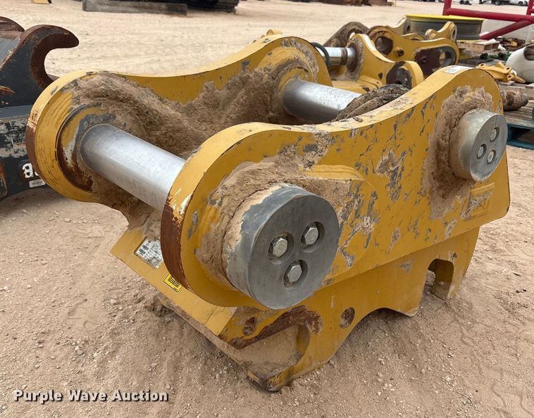image for item EU4856 2021 Caterpillar VB linkage excavator quick coupler