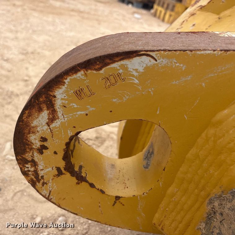 image for item EU4856 2021 Caterpillar VB linkage excavator quick coupler