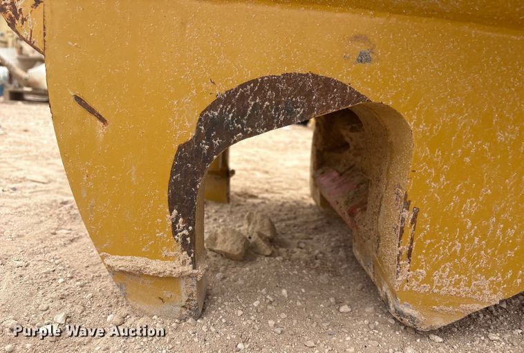 image for item EU4856 2021 Caterpillar VB linkage excavator quick coupler