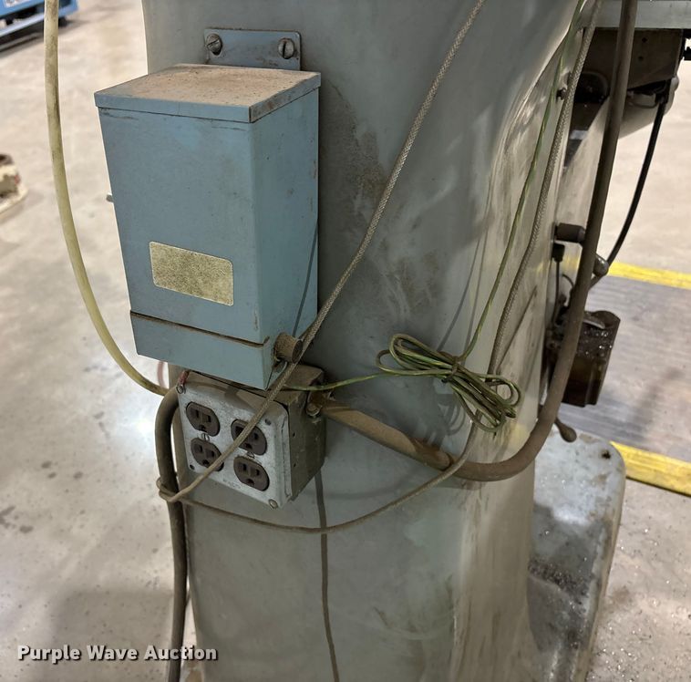 image for item EU4883 Bridgeport vertical milling machine