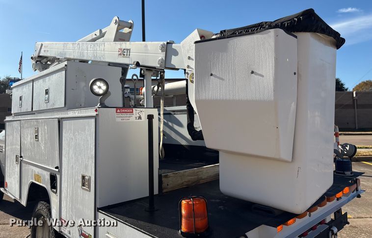 image for item EU7367 2017 RAM 5500 bucket truck