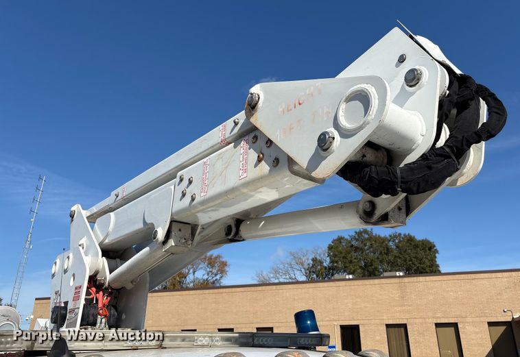 image for item EU7369 2016 RAM 5500 bucket truck