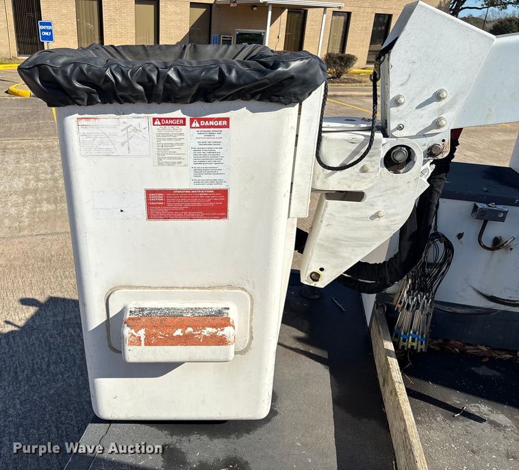 image for item EU7369 2016 RAM 5500 bucket truck