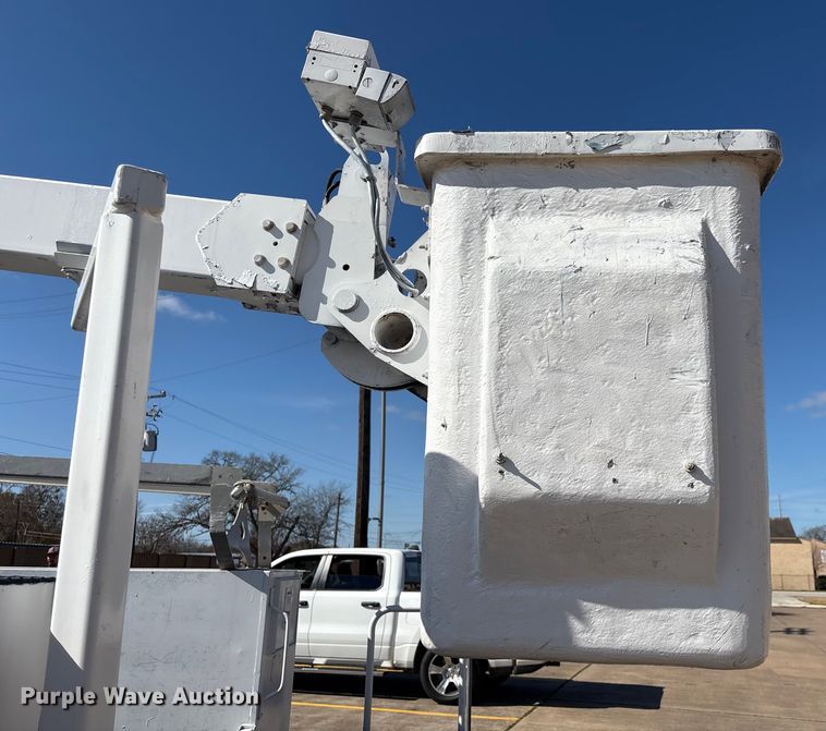 image for item EU7370 2015 RAM 3500 bucket truck