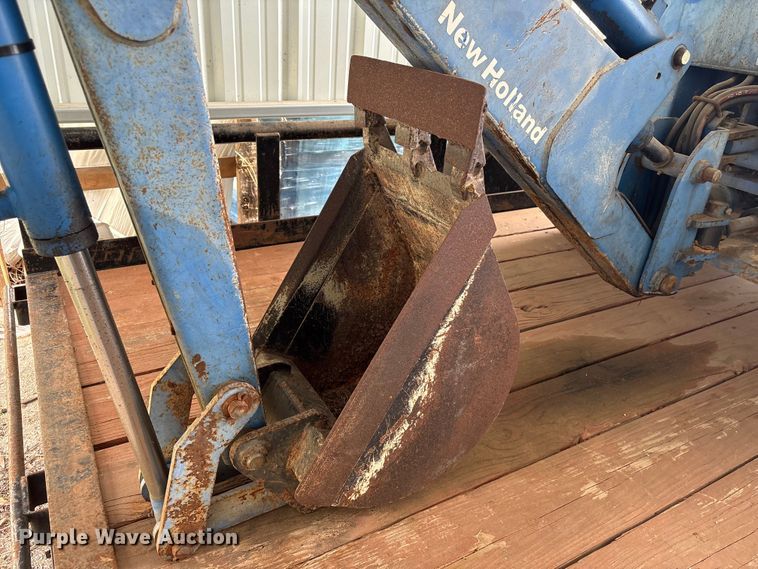 image for item EU7405 New Holland TC30 MFWD tractor