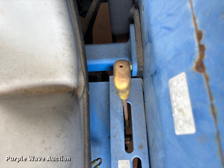 image for item EU7405 New Holland TC30 MFWD tractor