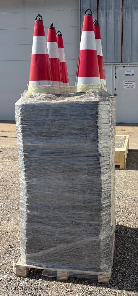 image for item EV2707 (250) IRanch traffic cones