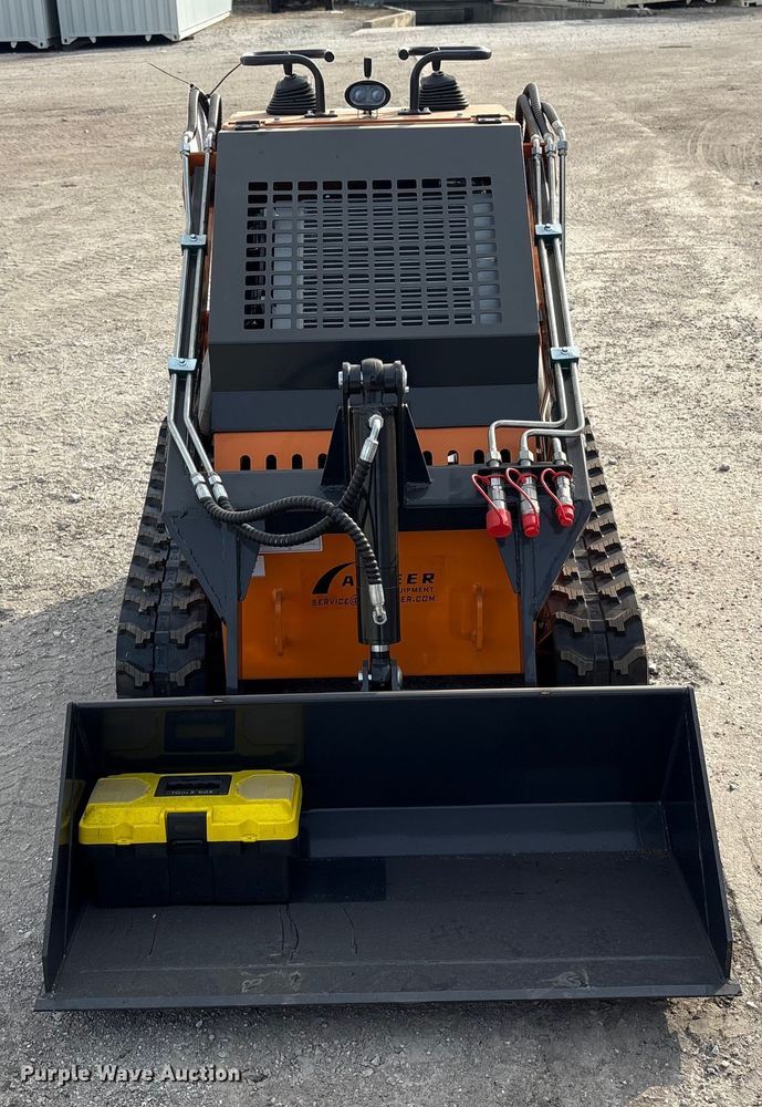 image for item EV2719 2025 Arteer QB-480 compact utility loader