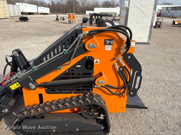 image for item EV2719 2025 Arteer QB-480 compact utility loader