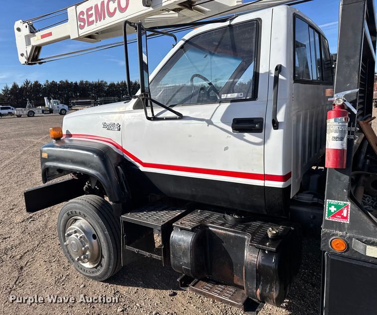 image for item FB0625 1991 Chevrolet C6500 pulling truck