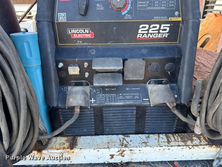 image for item FB0625 1991 Chevrolet C6500 pulling truck