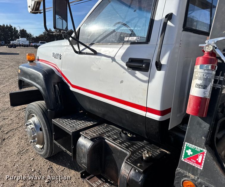 image for item FB0625 1991 Chevrolet C6500 pulling truck