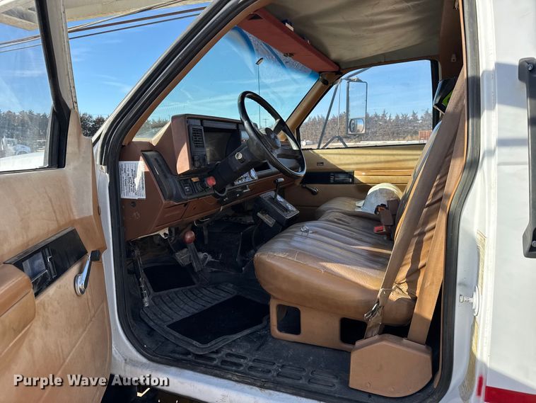 image for item FB0625 1991 Chevrolet C6500 pulling truck