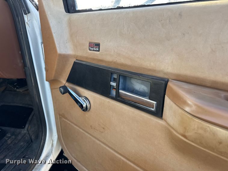 image for item FB0625 1991 Chevrolet C6500 pulling truck