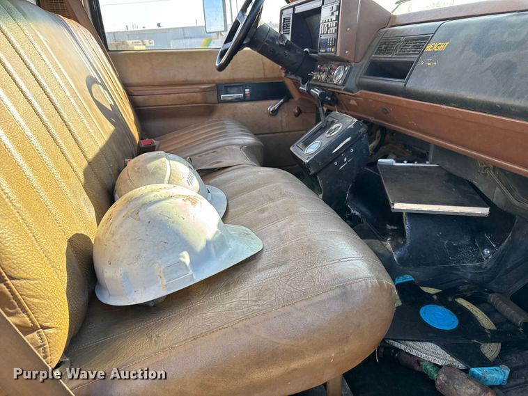 image for item FB0625 1991 Chevrolet C6500 pulling truck