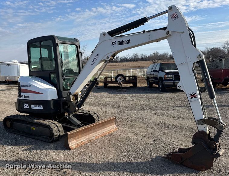 image for item FB0805 2012 Bobcat E35 mini excavator