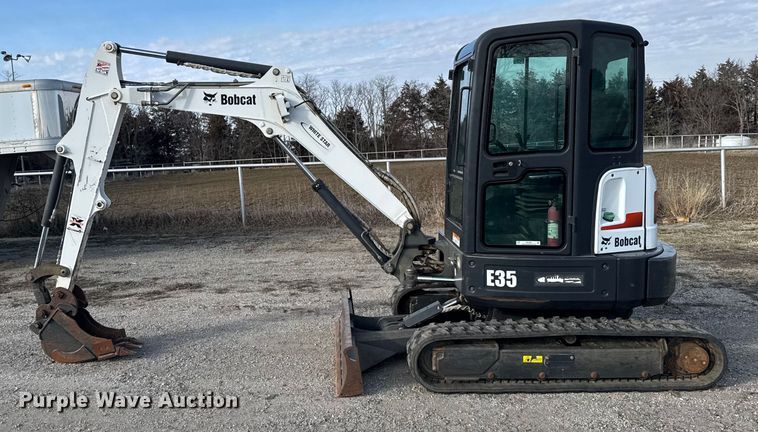 image for item FB0805 2012 Bobcat E35 mini excavator