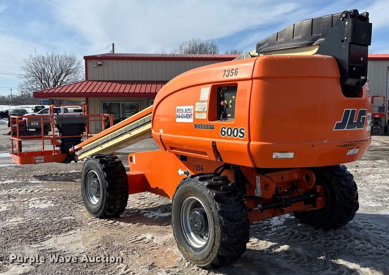 image for item FB2972 2003 JLG 600S boom lift