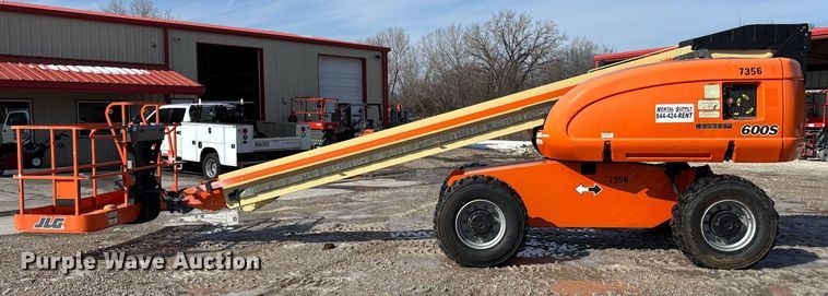 image for item FB2972 2003 JLG 600S boom lift