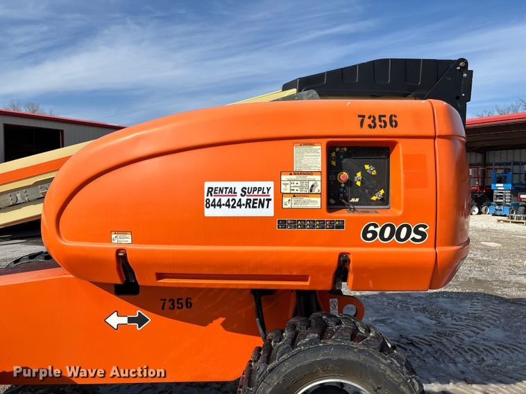 image for item FB2972 2003 JLG 600S boom lift