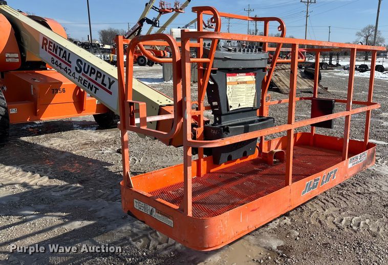image for item FB2972 2003 JLG 600S boom lift