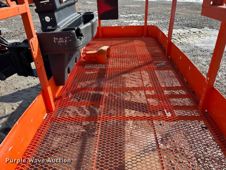 image for item FB2972 2003 JLG 600S boom lift