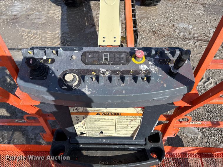 image for item FB2972 2003 JLG 600S boom lift