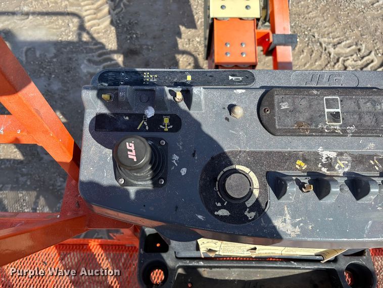 image for item FB2972 2003 JLG 600S boom lift