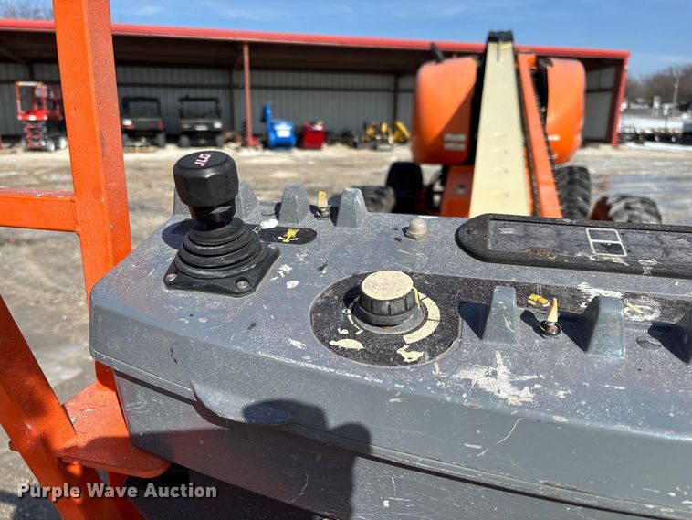 image for item FB2972 2003 JLG 600S boom lift