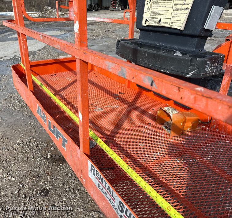 image for item FB2972 2003 JLG 600S boom lift