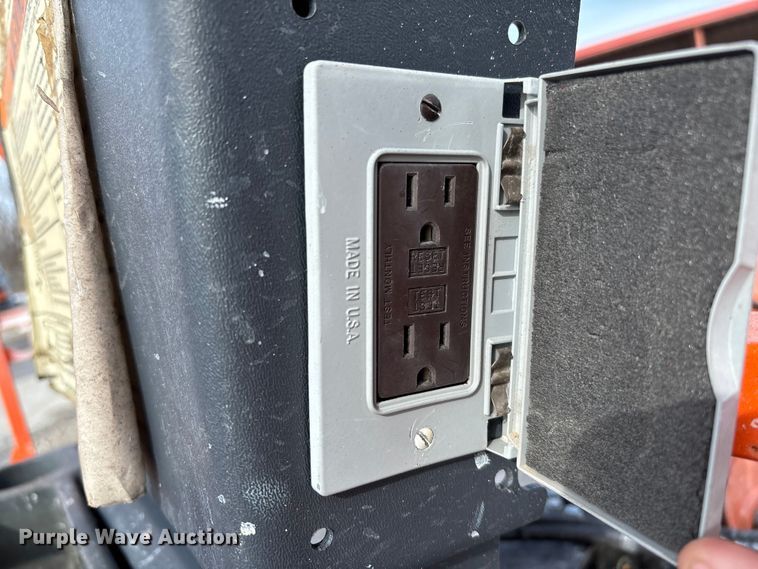 image for item FB2972 2003 JLG 600S boom lift