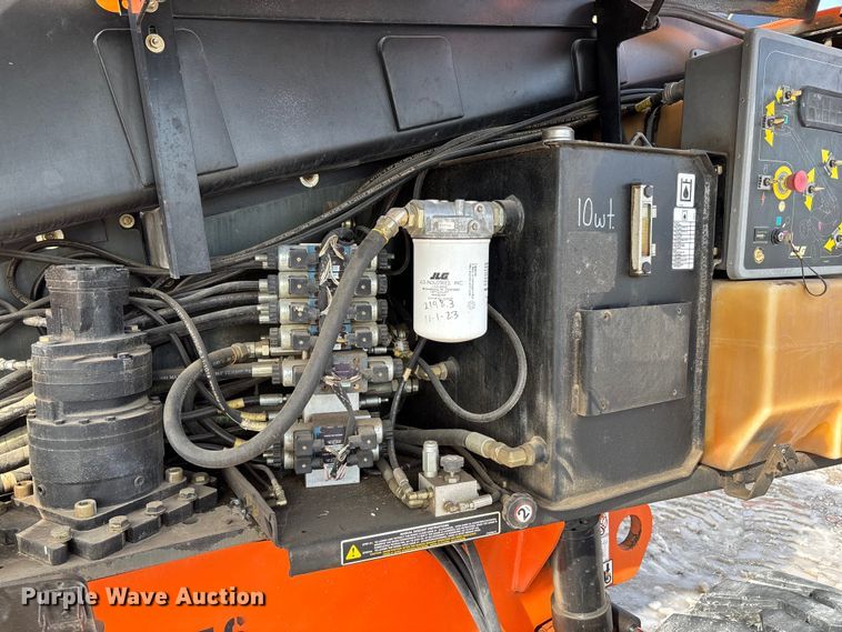 image for item FB2972 2003 JLG 600S boom lift