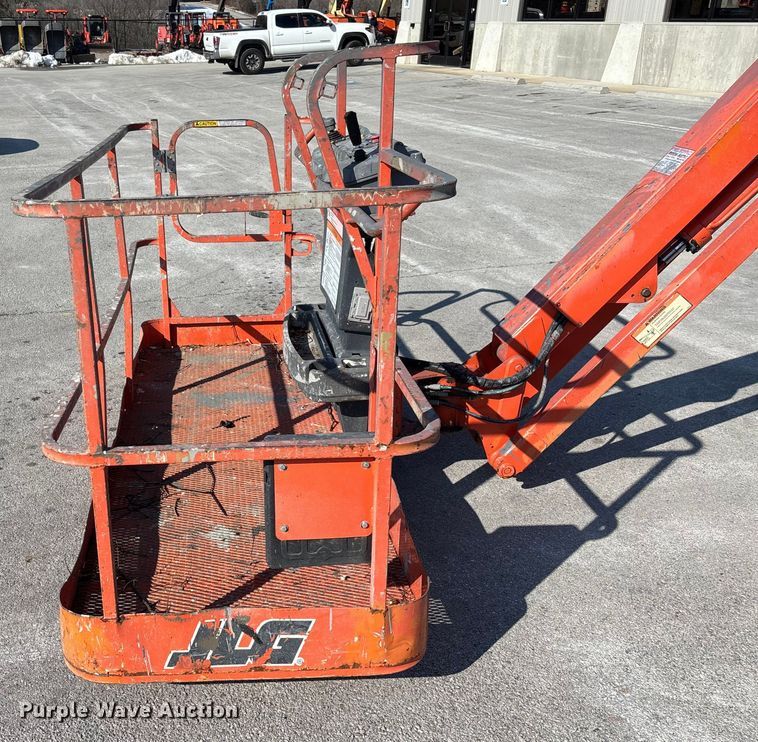 image for item FB2974 2007 JLG 600SJ boom lift