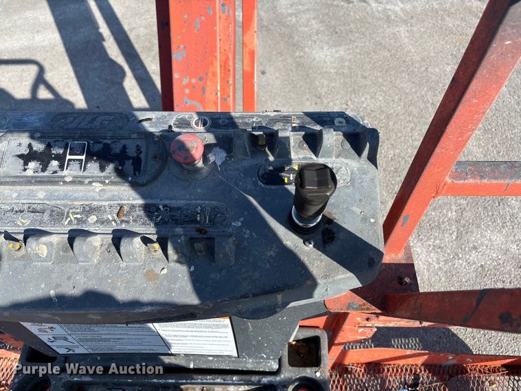 image for item FB2974 2007 JLG 600SJ boom lift