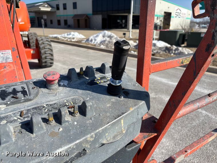 image for item FB2974 2007 JLG 600SJ boom lift