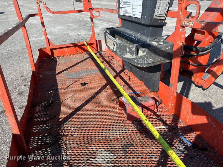 image for item FB2974 2007 JLG 600SJ boom lift