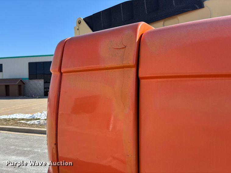 image for item FB2974 2007 JLG 600SJ boom lift