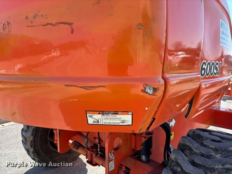 image for item FB2974 2007 JLG 600SJ boom lift