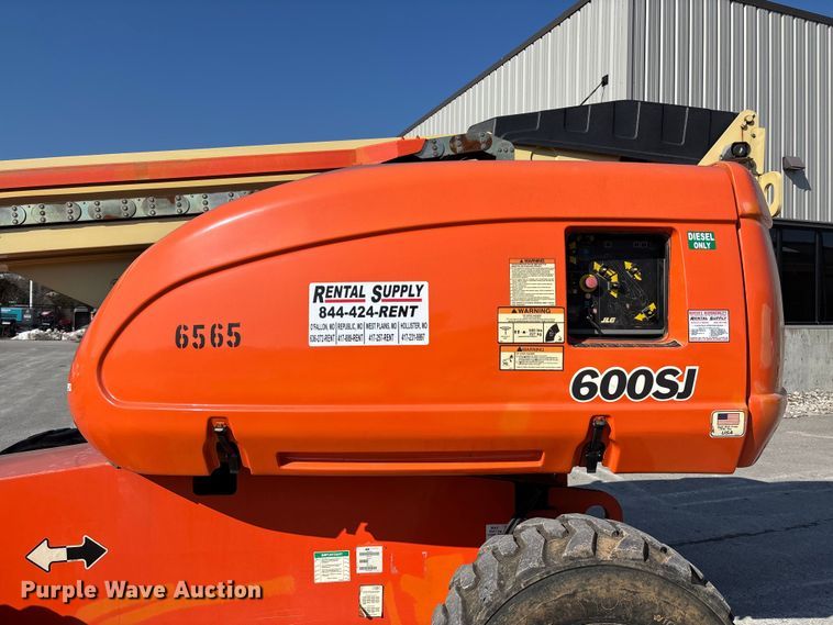 image for item FB2974 2007 JLG 600SJ boom lift