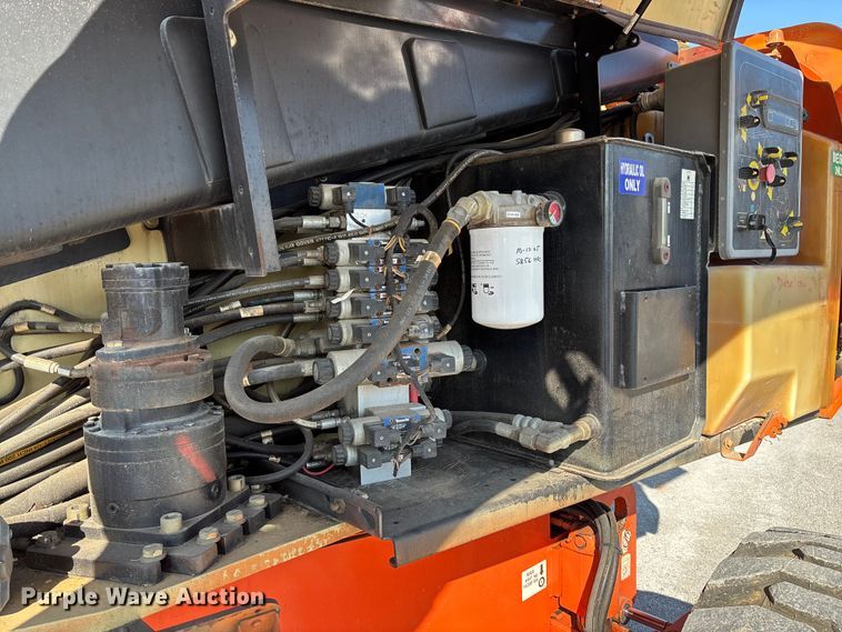 image for item FB2974 2007 JLG 600SJ boom lift
