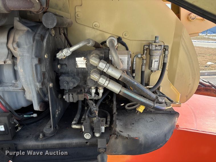 image for item FB2974 2007 JLG 600SJ boom lift