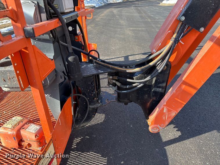 image for item FB2976 2007 JLG 600SJ boom lift