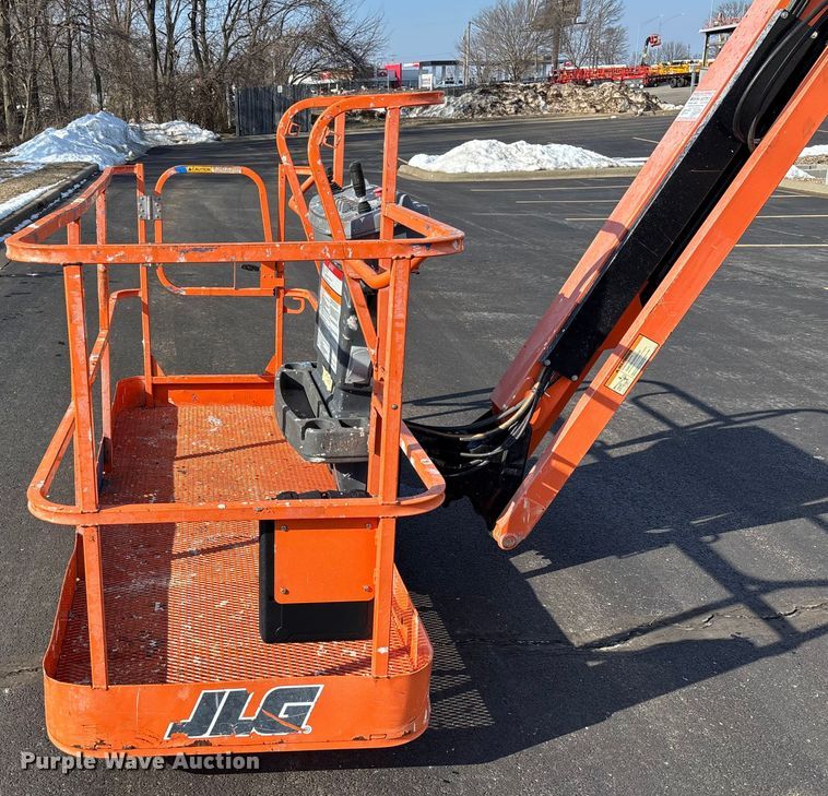 image for item FB2976 2007 JLG 600SJ boom lift